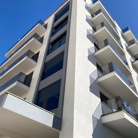 Iate Apartment